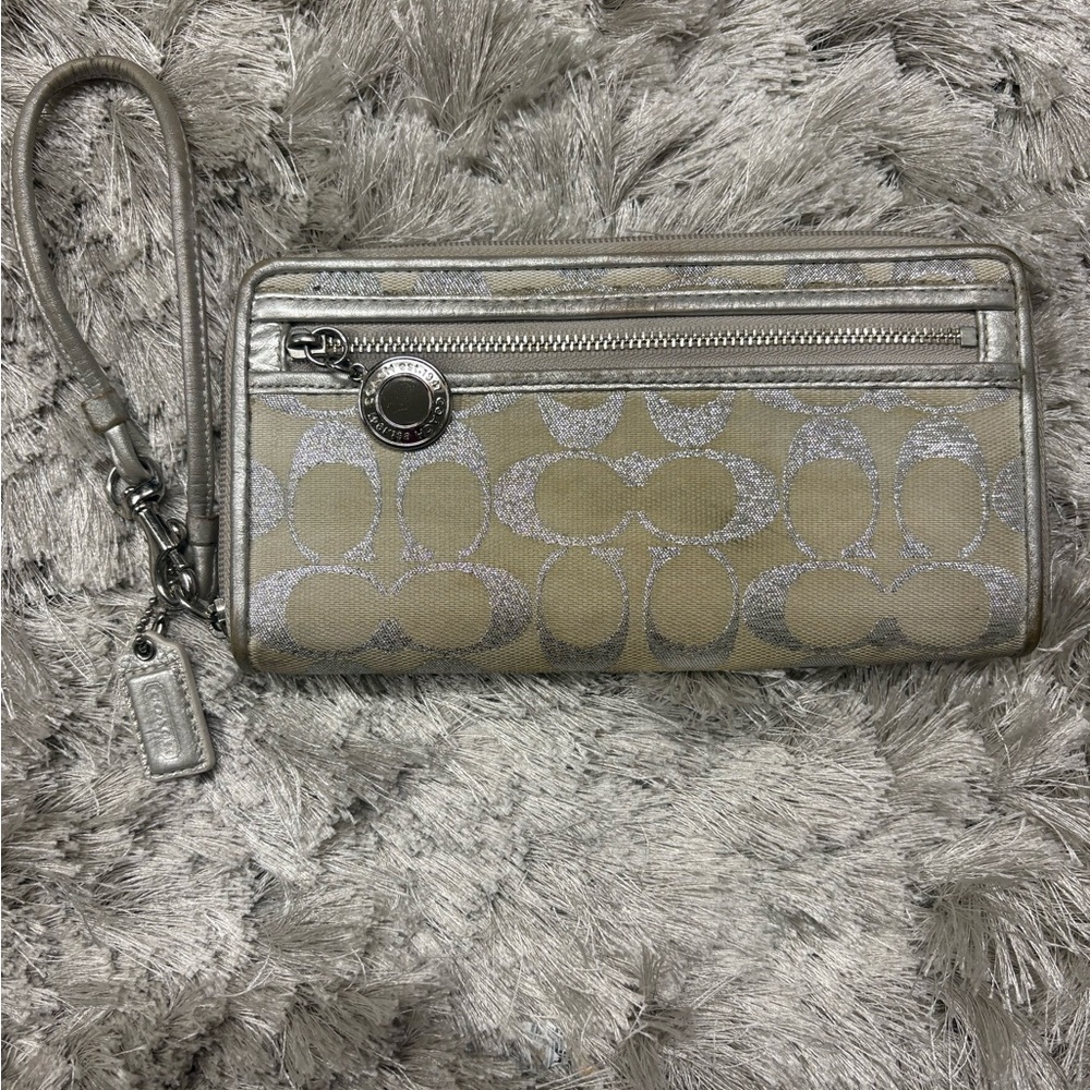 AS IS Coach Wallet/ Gray Wristlet